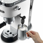 DELONGHI DEDICA PUMP EC685.W ΜΗΧΑΝΗ ESPRESSO 1300W ΠΙΕΣΗΣ 15BAR ΛΕΥΚΗ